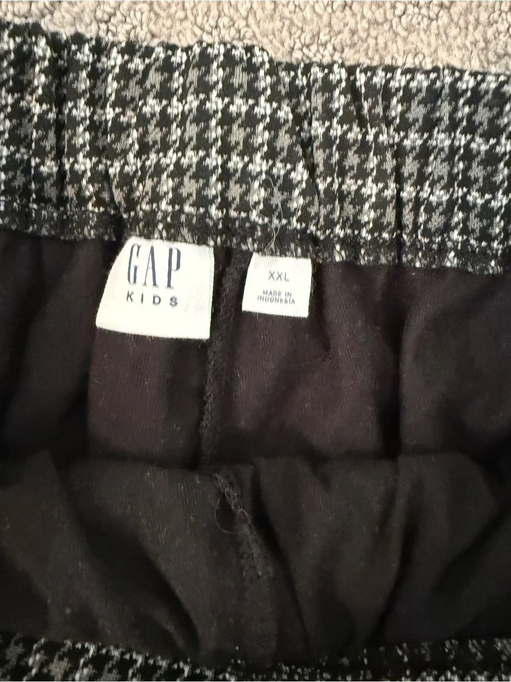 GAP Black & White Houndstooth Skort